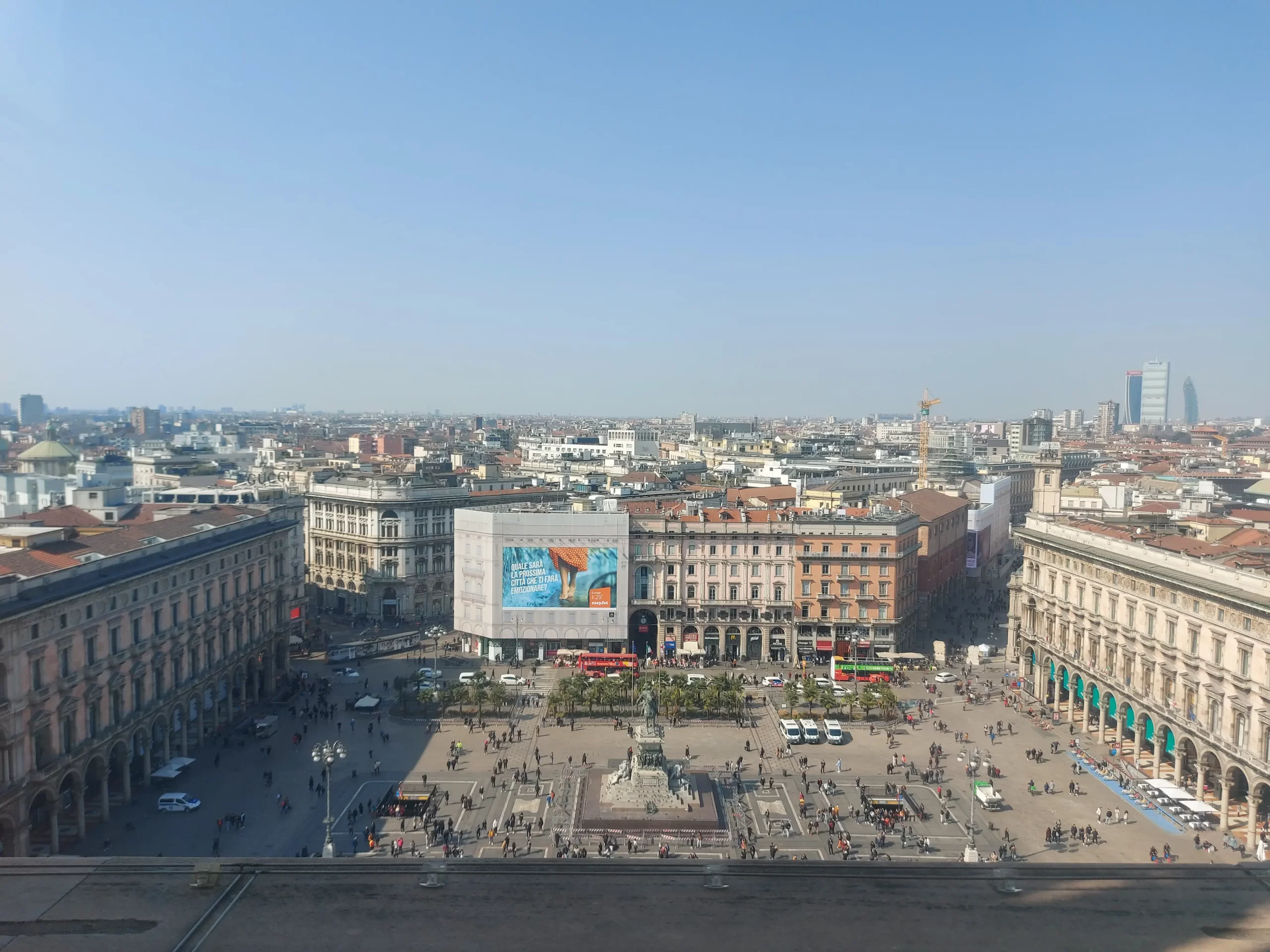 Ausblick von der Terrasse des Mailänder Doms auf die Piazza del Duorma, das Highlight des perfekten Mailand Wochenende
