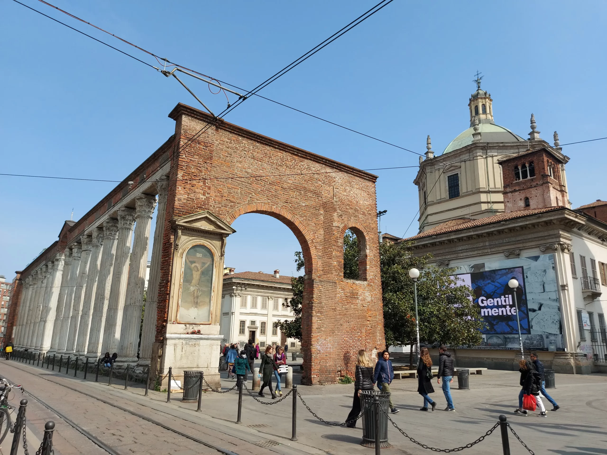 Das perfekte Mailand Wochenende endet mit einem Besuch bei den Colonne e Basilica di San Lorenzo