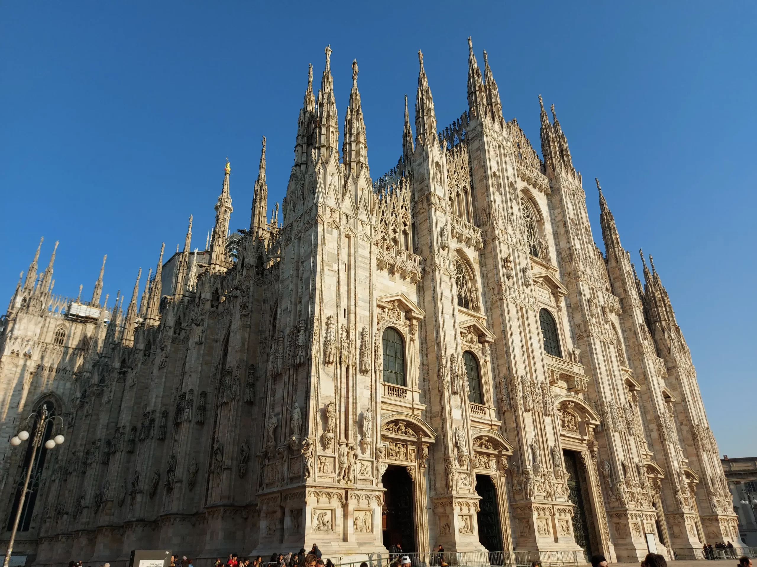 Mailänder Dom von der Piazza del Duomo, das Highlight für ein perfektes Mailand Wochenende