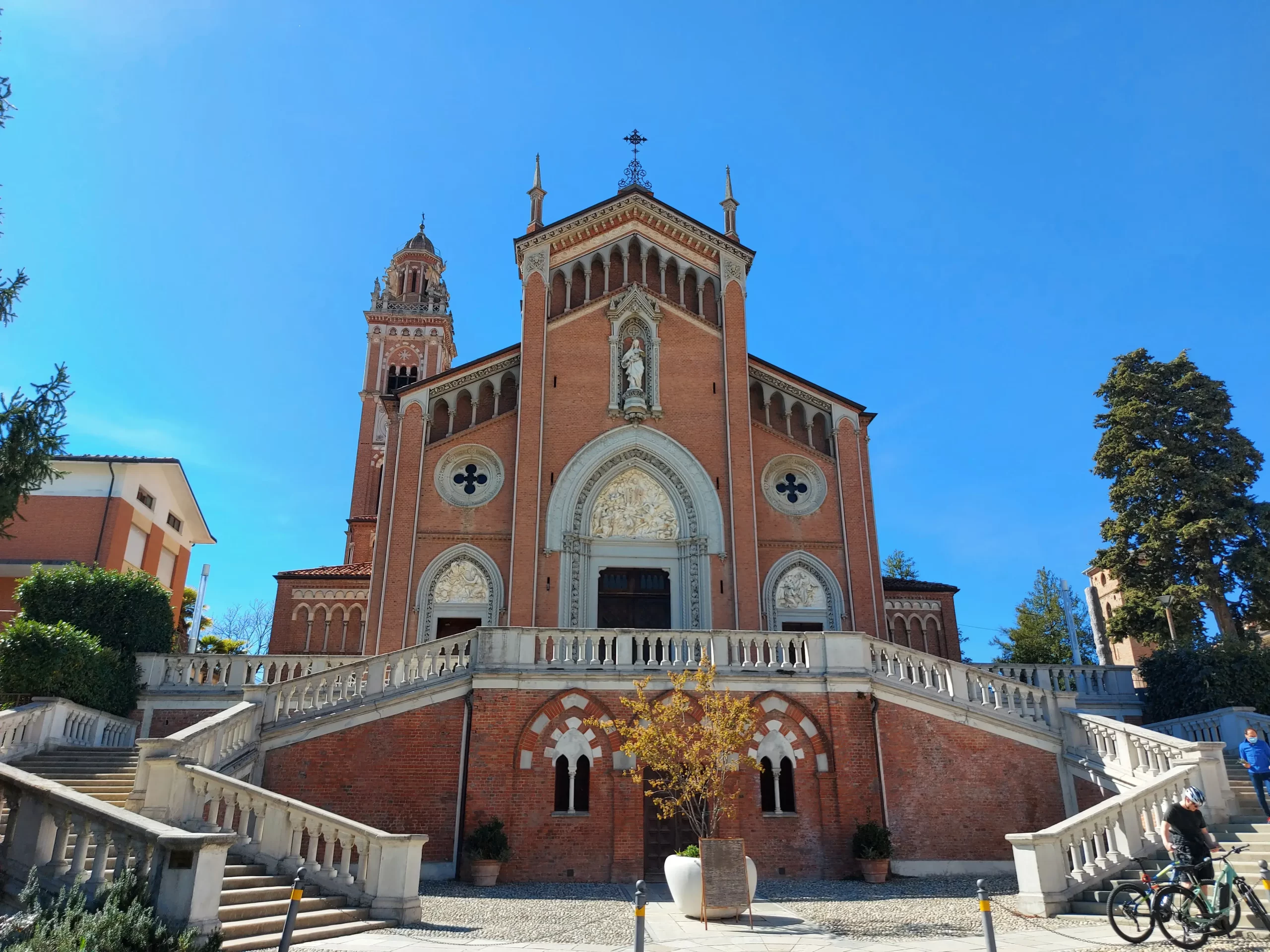 Chiesa della Madonna della Neve von  Monforte d'Alba außen