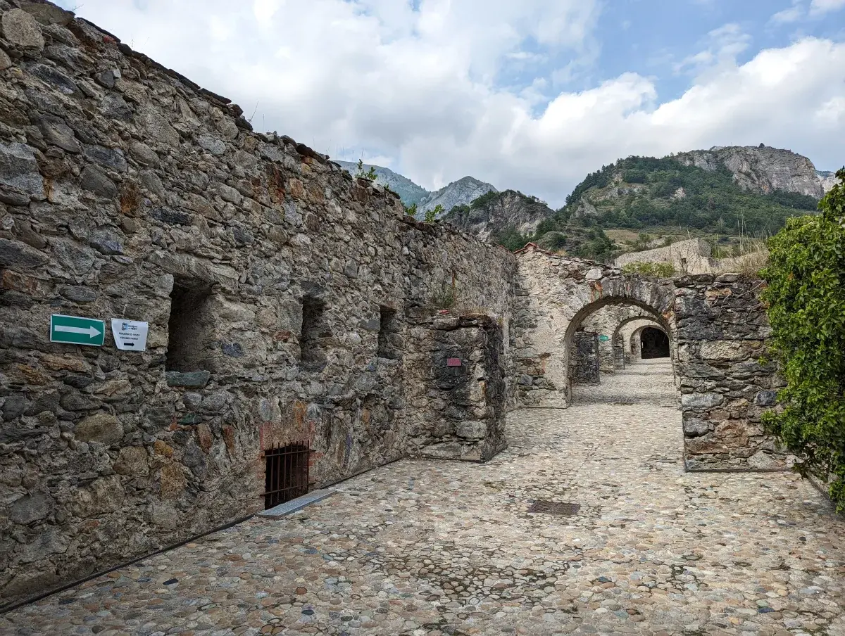 Innerhalb des Forte di Vinadio, einer der Vinadio Sehenswürdigkeiten