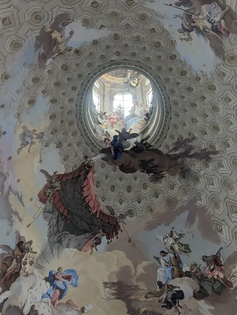 Blick in die Kuppel vom ersten Balkon der Basilika Vicoforte