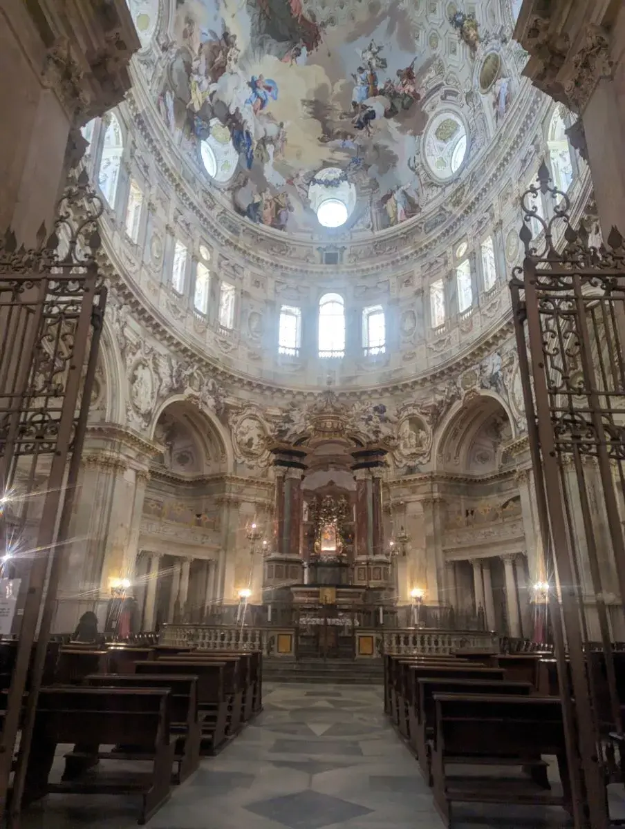 Eingangsbereich der Basilika von Vicoforte