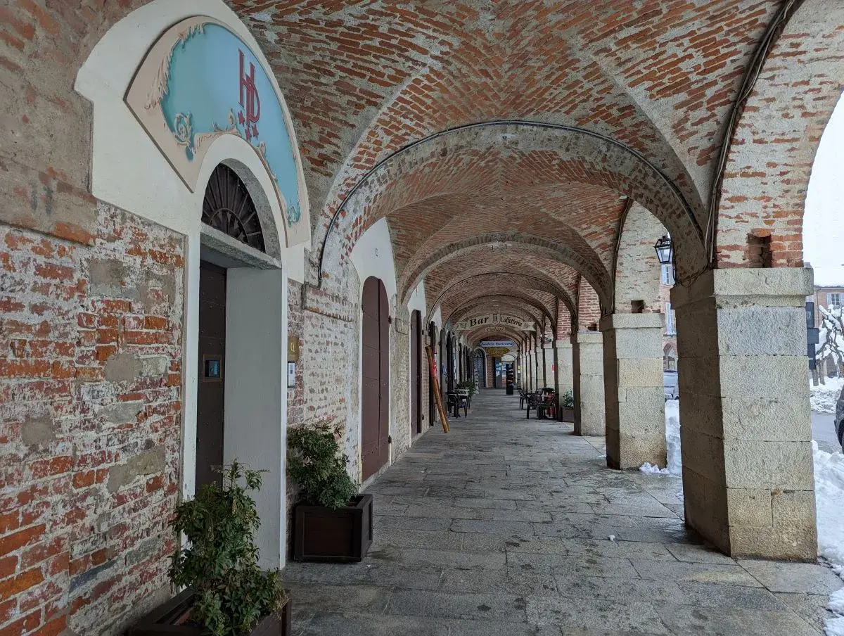 Palazzata vor der Basilika von Vicoforte