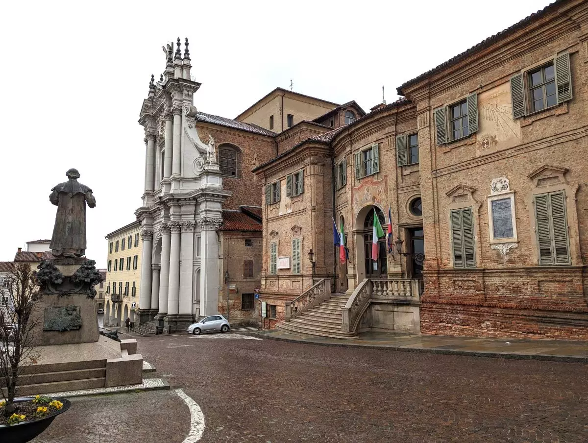 Piazza Carlo Alberto in Bra, der Wiege des Slow Food im Piemont