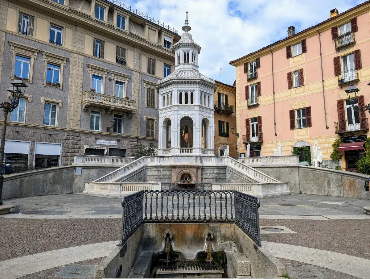 Fontana della Bollente on Piazza della Bollente is the main Acqui Terme Things to see