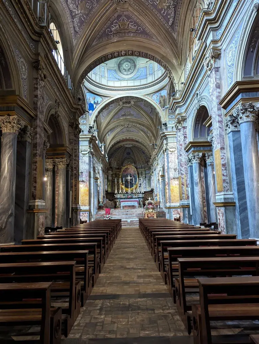 Cattedrale di Santa Maria Assunta von Ivrea von innen. 