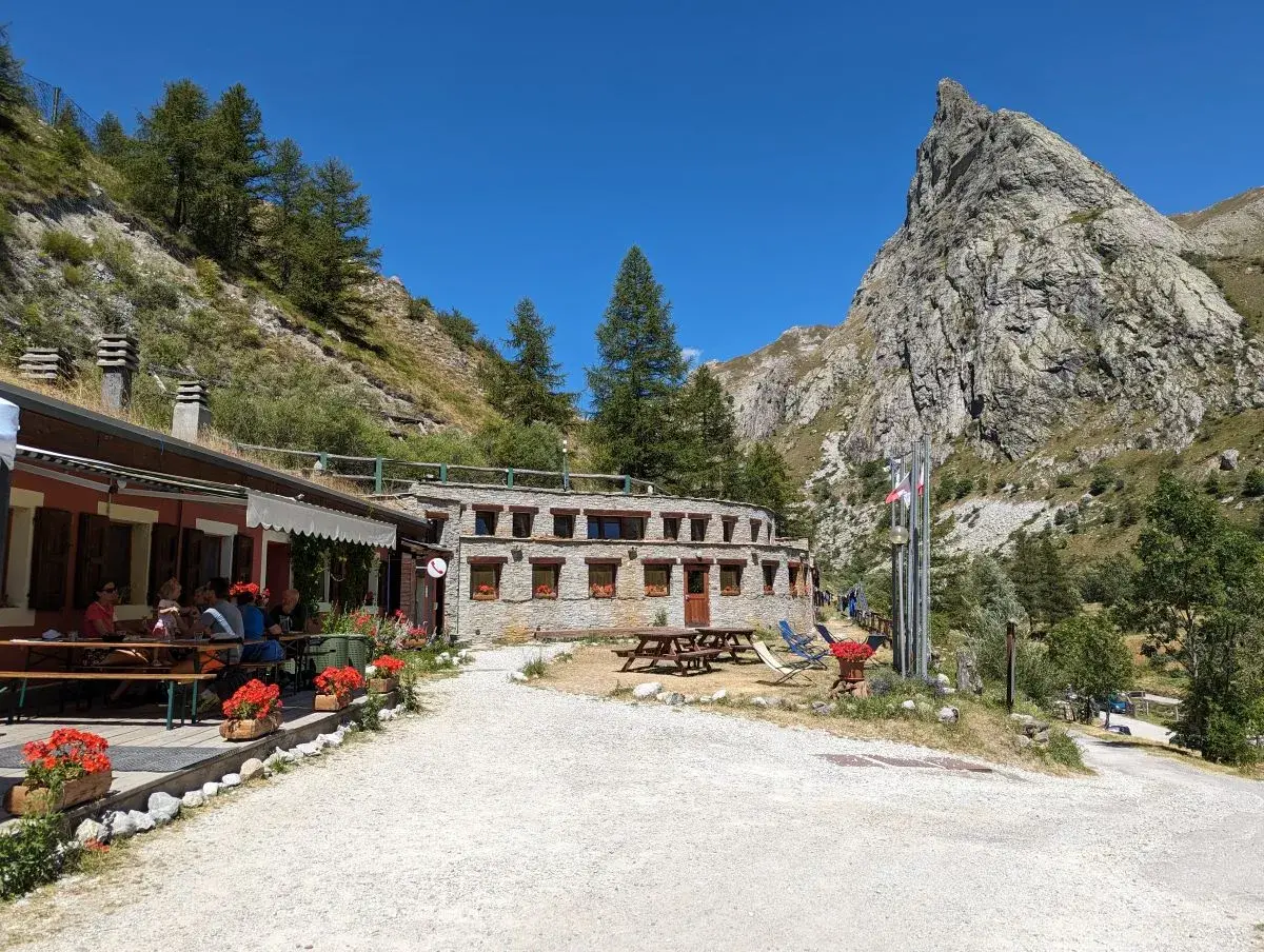 Posto Tappa und Bar des Campingplatzes Campo Base oberhalb von Chiappera
